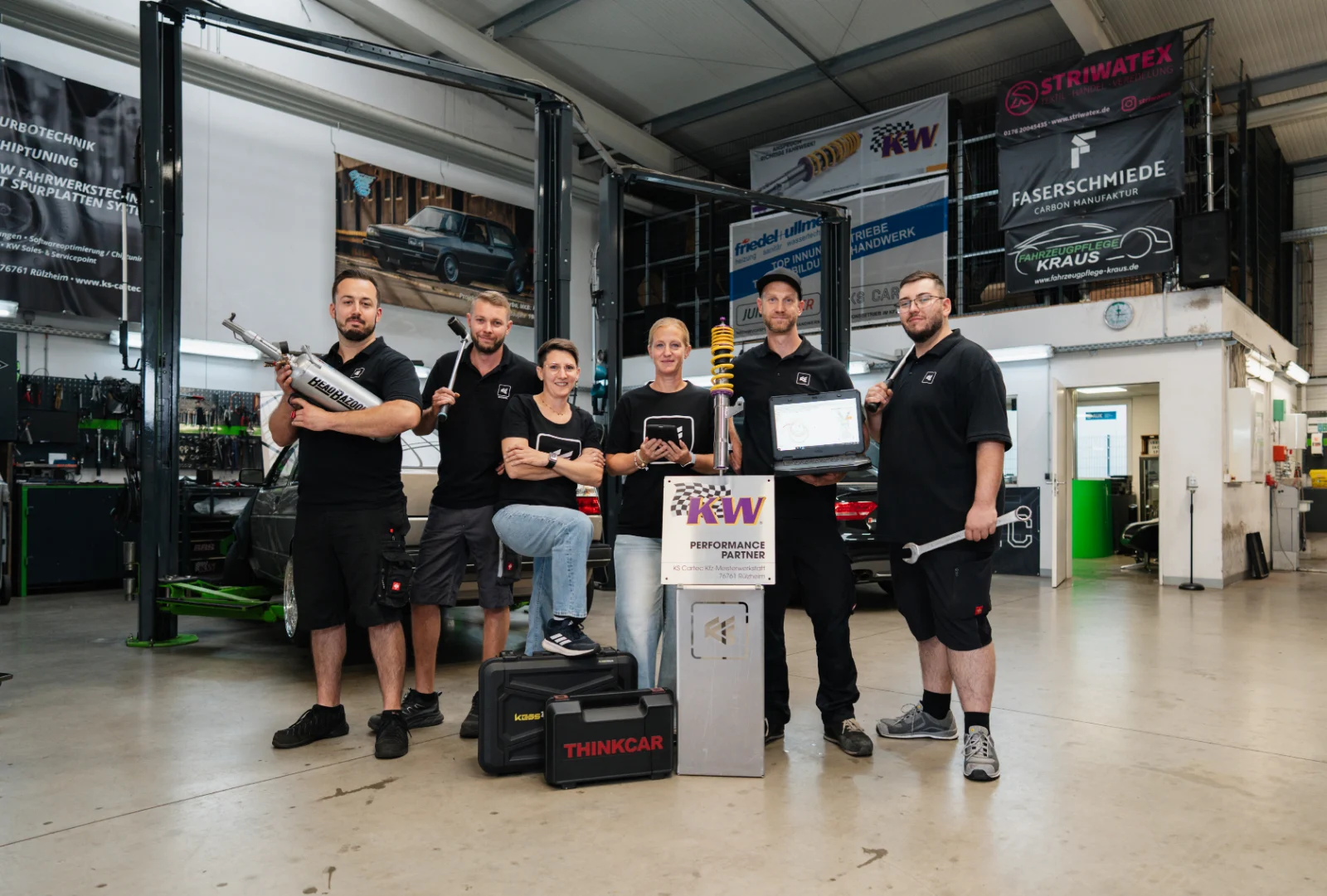 Das Team von KS-Cartec in der Werkstatt in Rülzheim
