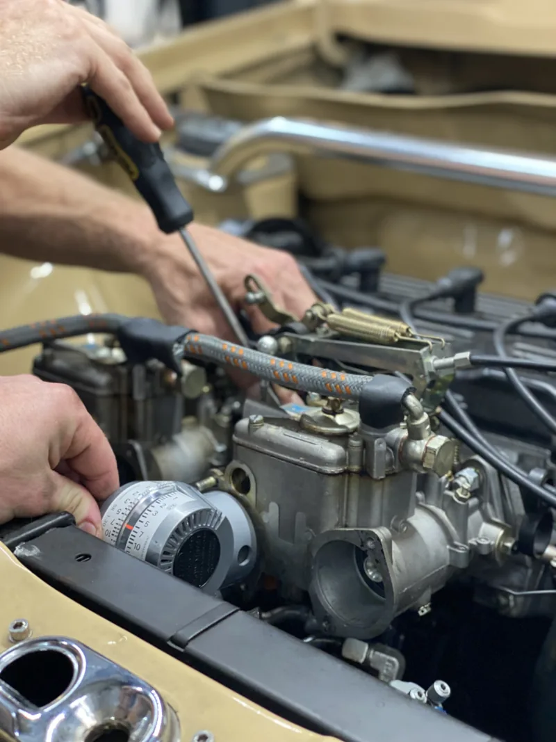 Vergasereinstellung an einem Oldtimer bei KS Cartec